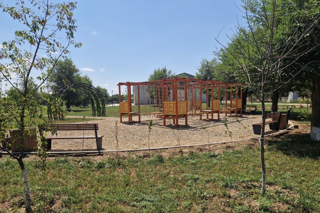 В поселке Красноармейском Орловского района на месте заброшенного сквера появился благоустроенный парк